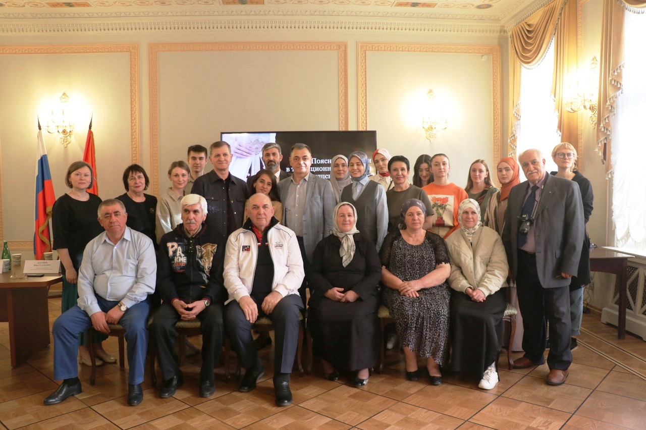 Гасан Гасанов принял участие в научно-популярном мероприятии в Санкт-Петербурге, посвящённом Дню национального костюма